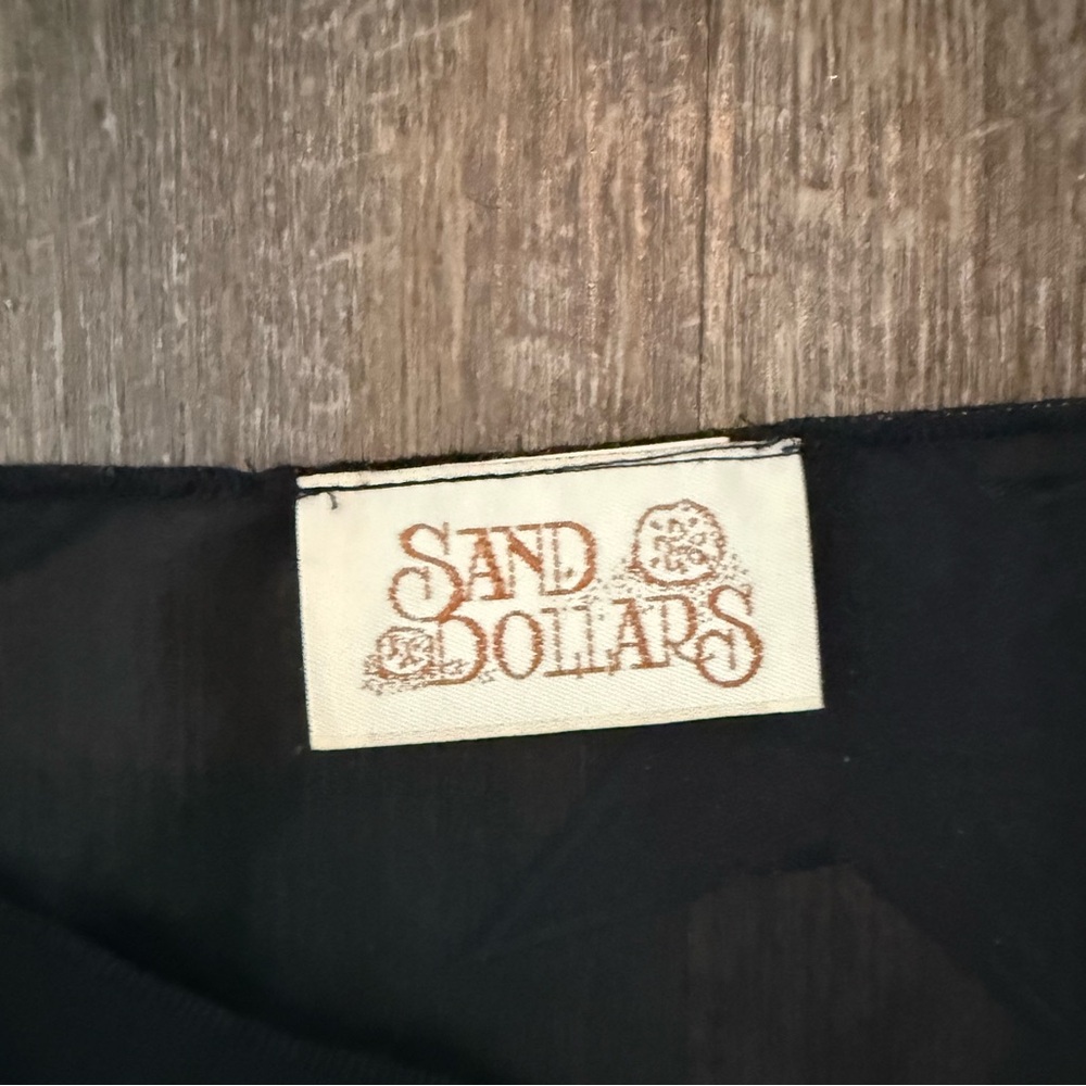 Sand Dollars Black Sarong - Picture 2 of 5